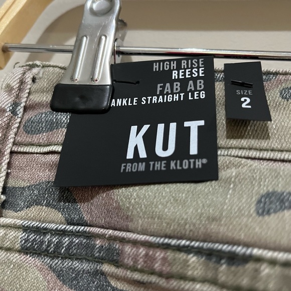 Kut from the Kloth Reese Fab Ab Ripped Camo Print High Waist Jeans Size 2 - Picture 3 of 8